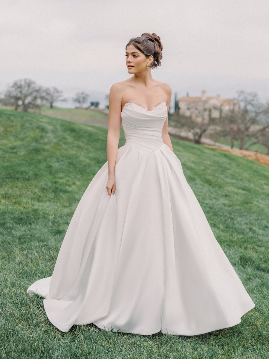 Allure Bridals Romance R3975