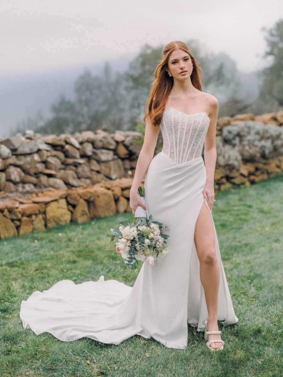 Allure Bridals Romance R3976