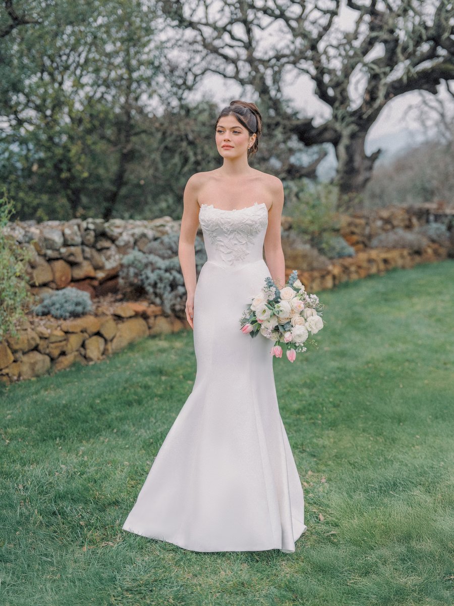 Allure Bridals Romance R3981