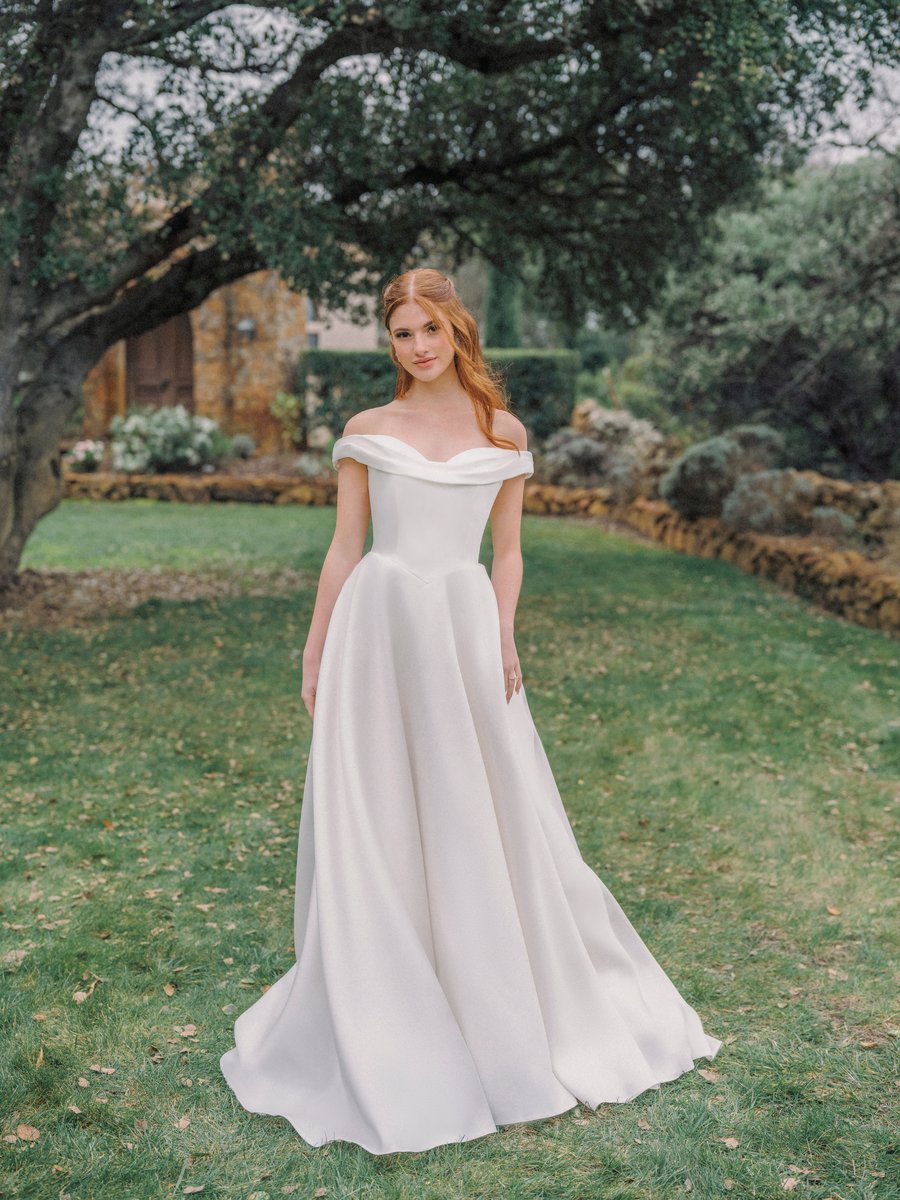 Allure Bridals Romance R3982