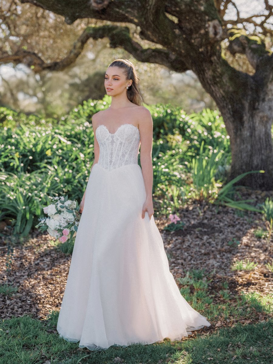 Allure Bridals Romance R3985