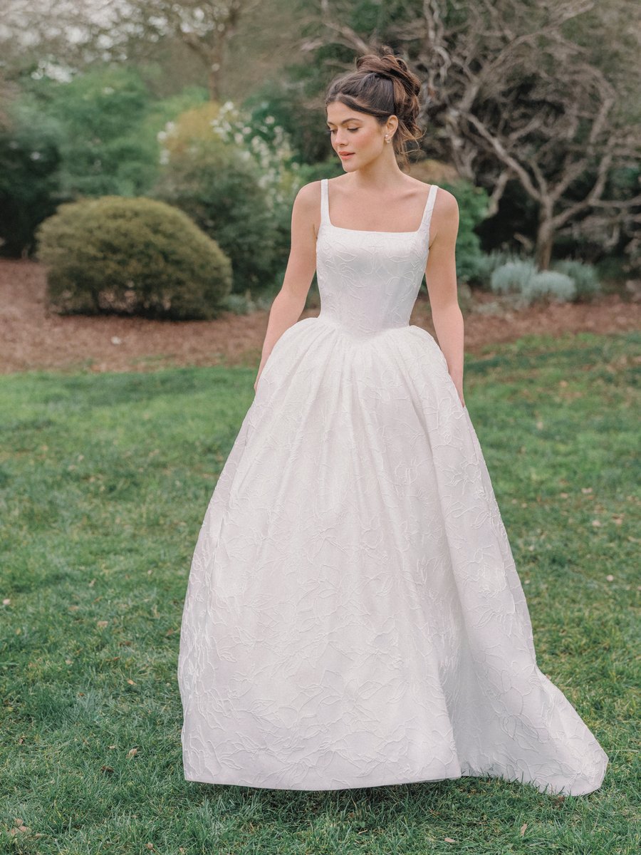 Allure Bridals Romance R3987
