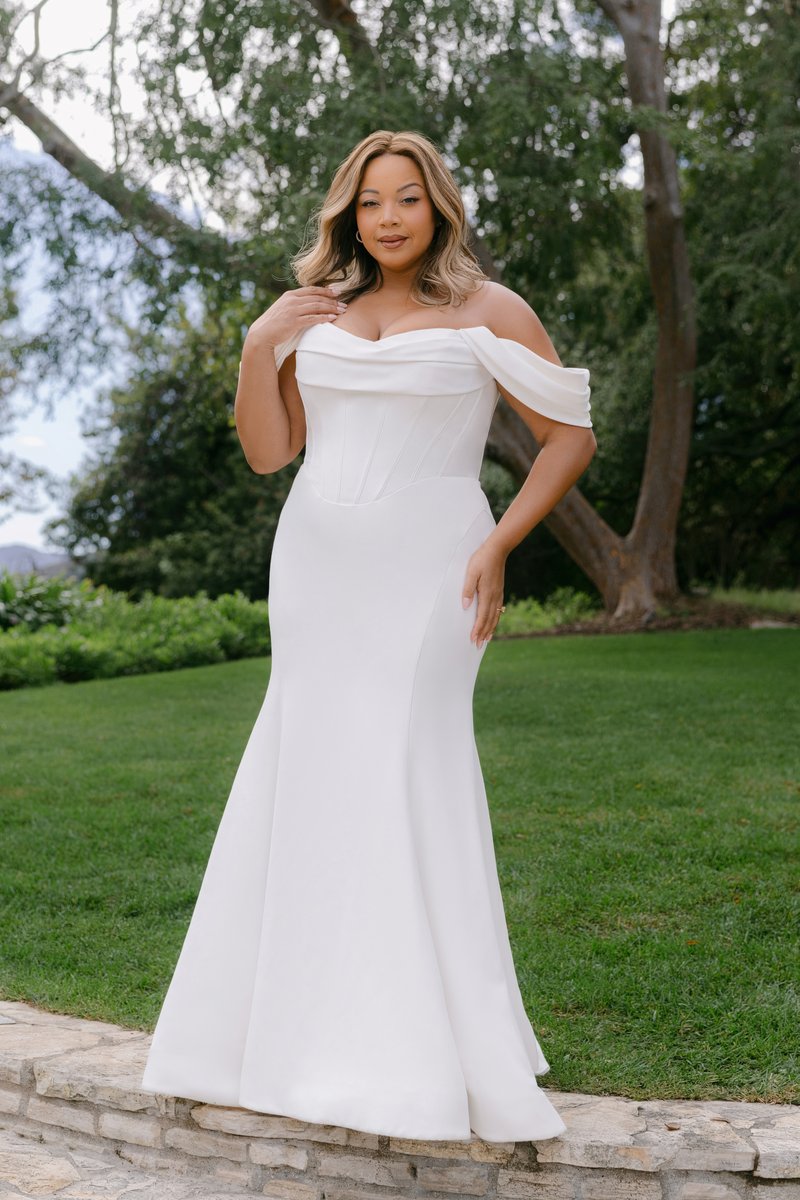 Allure Bridal Women Size Colleciton W500