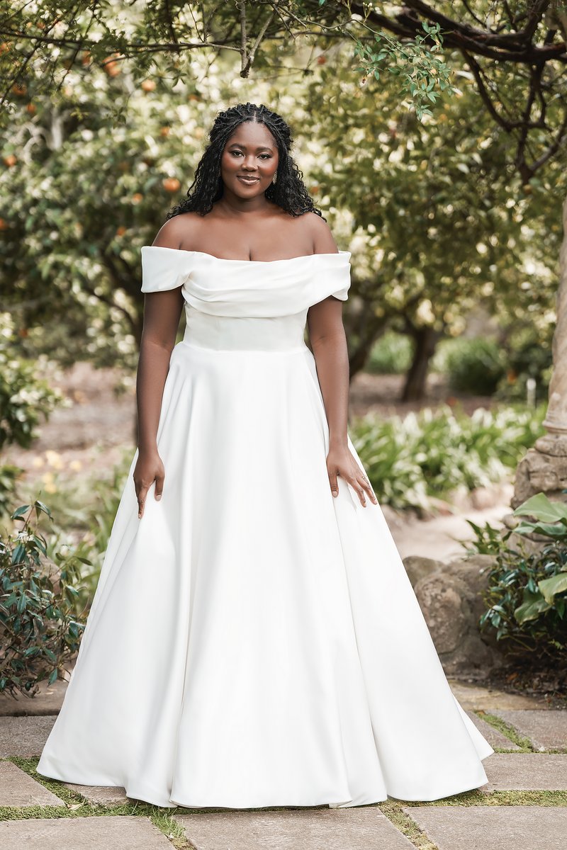 Allure Bridal Women Size Colleciton W510