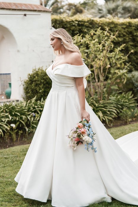 Allure Women's Bridal Collection W504