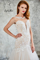 71052 Ivory/Nude detail
