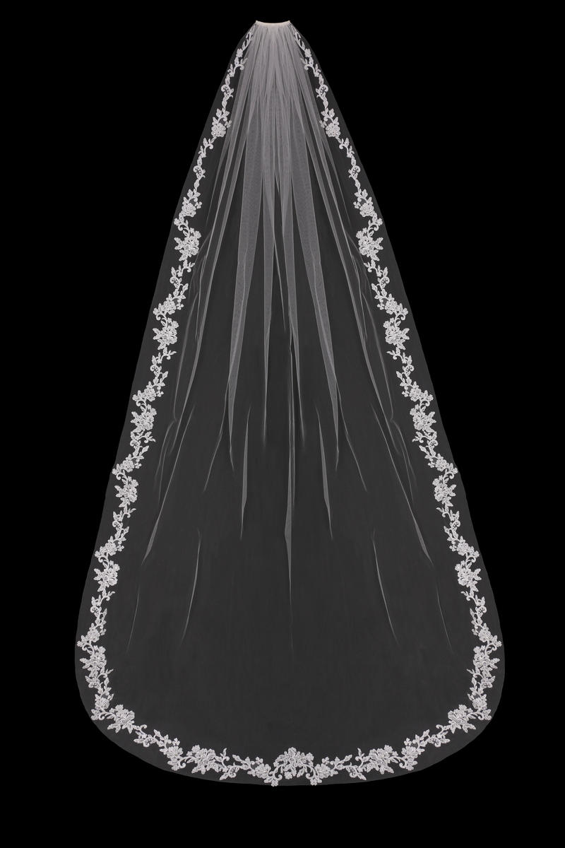 En Vogue Bridal V1895C