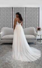 7263 (IVHY-IV)Ivory Lace And Tulle Over Honey Gown With back