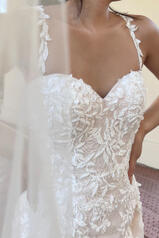 1375 Tulle And Royal Organza Over Ivory Gown detail