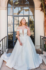1378 (iv-iv) Ivory Gown With Ivory Tulle Plunge front