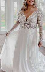 7291 (IV-IV)Ivory Gown With Ivory Tulle Plunge detail