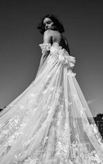 LE1124 White Lace And Tulle Over White Gown With White Tu detail