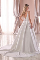 6782 Creme Gown/Ivory Tulle Plunge back