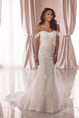 6801 Ivory Lace/Tulle/Almond Gown front