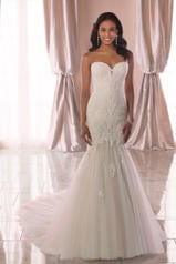 6816 Ivory Silver Lace/Ivory Tulle/Moscato Gown/Ivory T front