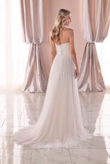 6820 Ivory Lace/French Tulle/Ivory Gown back