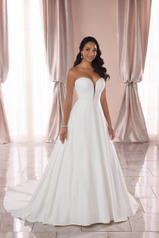 6839 White Gown With Porcelain Tulle Plunge front