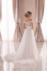 6862 Ivory Lace And French Tulle With Porcelain Tulle L back