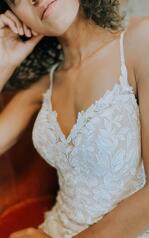 7312 (WH-WHT)White Lace And Tulle Over White Gown detail