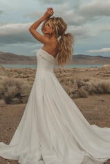 7045 (IVR) Ivory with Beaded Lace Trim detail