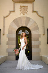 7078 Ivory Gown With Ivory Tulle Plunge front