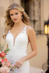 7078 Ivory Gown With Ivory Tulle Plunge detail