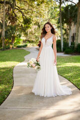 7135 Ivory Lace And French Tulle Over Ivory Gown With I front