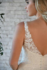 7335 (iv-iv) Ivory Gown With Ivory Tulle Plunge detail