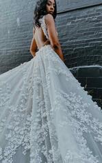 LE1118 White Lace And Tulle Over White Gown With White Tu detail