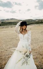 1337 Ivory Lace And Tulle Over Ivory Gown With Ivory Sl detail