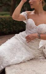 LE1124 White Lace And Tulle Over White Gown With White Tu detail