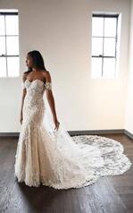 LE1124 White Lace And Tulle Over White Gown With White Tu front