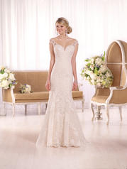 D1994ZZ Ivory Lace over Ivory Gown with Porcelain Tulle Il front