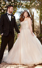 D2272 Ivory Lace On Moscato Gown detail