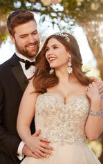 D2272 Ivory Lace on Moscato Gown detail