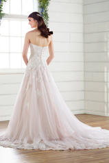 D2735 Ivory Lace/Tulle/Ivory Gown back