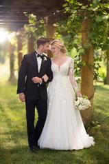D2737 Ivory Lace/Tulle/Ivory Gown/Ivory Tulle Plunge front