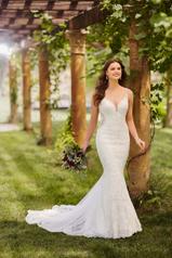 D2760 Ivory Lace/Tulle/Ivory Imperial Crepe/Ivory Tulle  front