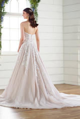 D2799 Ivory Lace/Tulle/Ivory Gown back