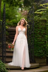 D2840 (iviv-iv)ivory Lace And Tulle Over Ivory Gown With front