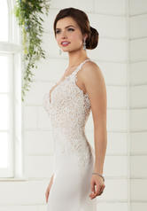 D2332 Ivory Gown With Ivory Tulle Illusion detail