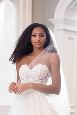 LE1102 Ivory Lace And Tulle Over Ivory Gown With Ivory Tu detail