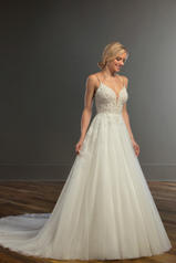 950 Ivory Lace And Tulle Over Ivory Gown With Ivory Tu front