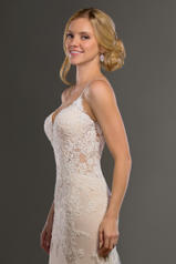 992 Ivory Lace And Tulle Over Ivory Matte-side Lustre  front