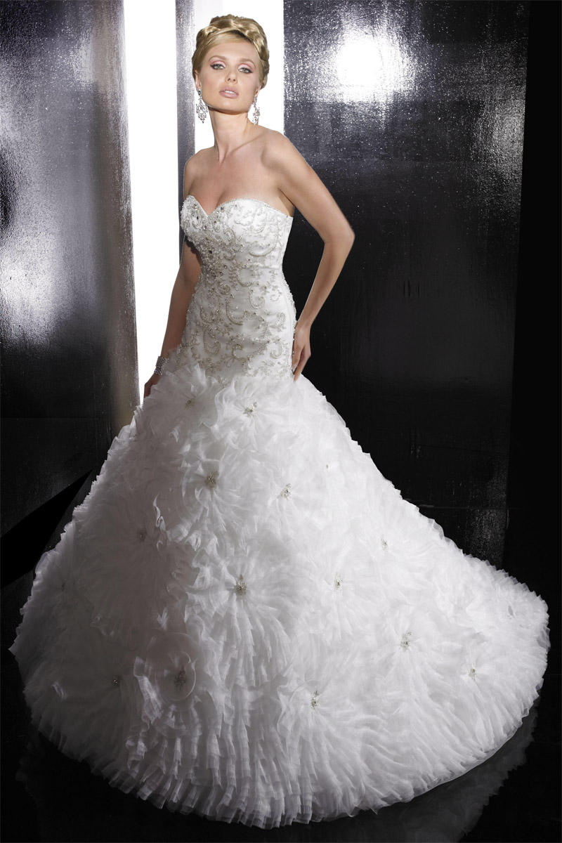 Christina Wu Bridal 15465 Welcome to Chantilly Bridal serving south central  KY for the past 35 years. Huge selection of both Prom and Bridal.