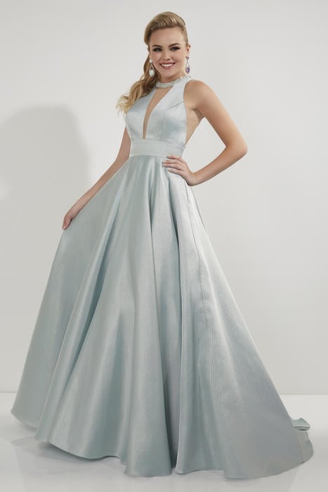 Studio 17 by House of Wu delivers on-trend prom dresses to girls at an affordabl 12707