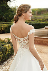 44239 Ivory/Ivory/Nude detail
