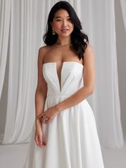 23MB625A02 Ivory Gown With Natural Illusion detail