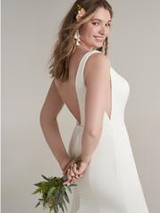 22RN910A01 Ivory Gown With Natural Illusion detail