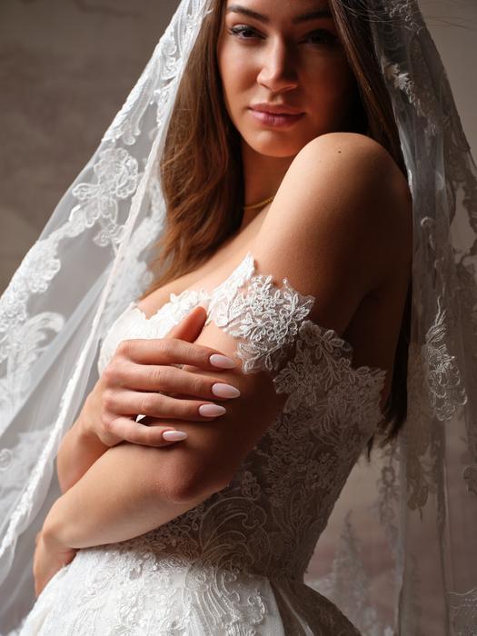 Sottero and Midgley-Yesenia F6SZ066A01